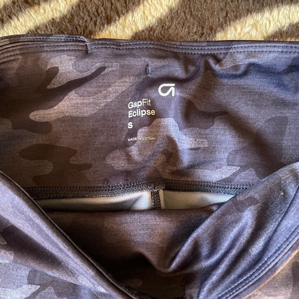 GAP Fit cropped Camo tights